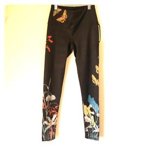 Noli Yoga leggings!